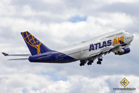 Boeing 747-422