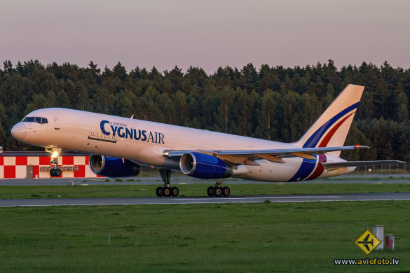 Boeing 757-236(PCF)