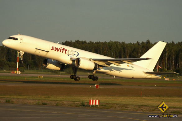Boeing 757-23APF