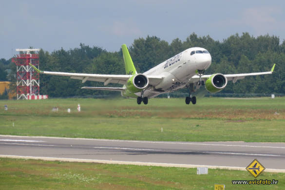 Airbus A220-300