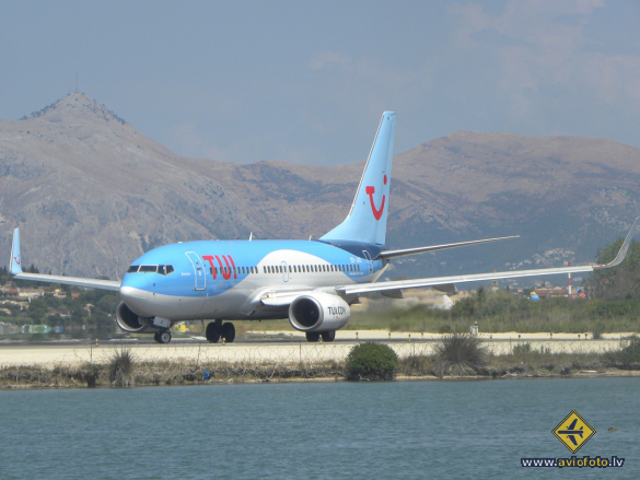 Boeing 737-7K5