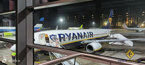 Boeing 737-8AS