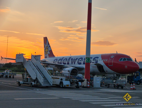 Airbus A320-214