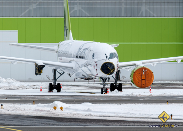 Airbus A220-300