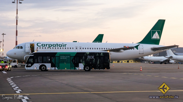 Airbus A320-216