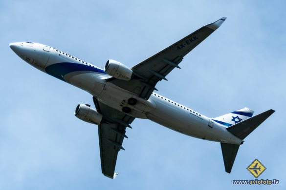 Boeing 737-85R