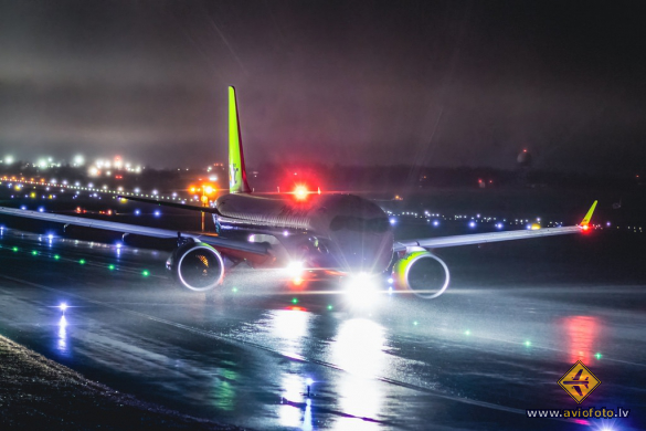 Airbus A220-300