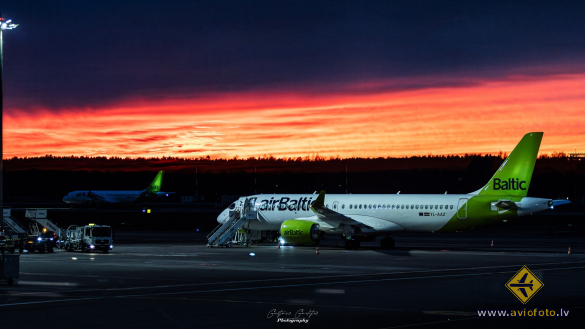 Airbus A220-300