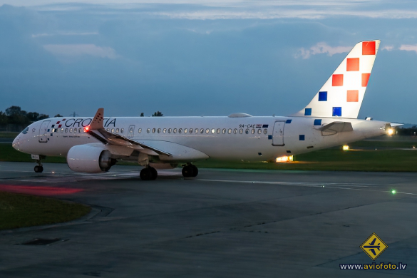 Airbus A220-300