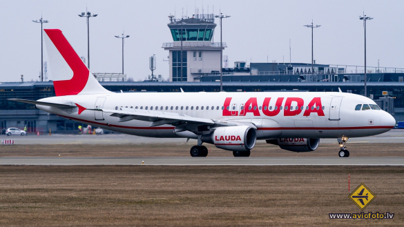 Airbus A320-214