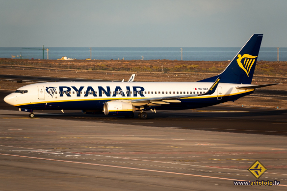 Boeing 737-8AS