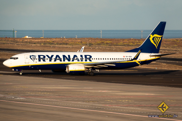 Boeing 737-8AS
