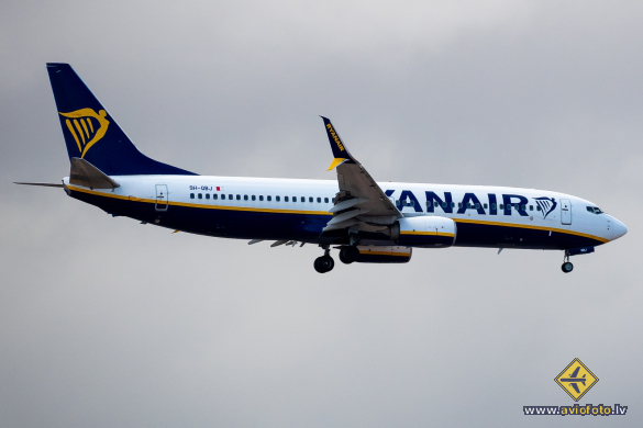Boeing 737-8AS