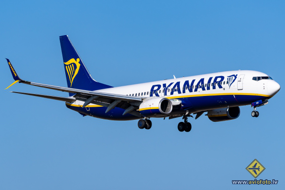 Boeing 737-8AS