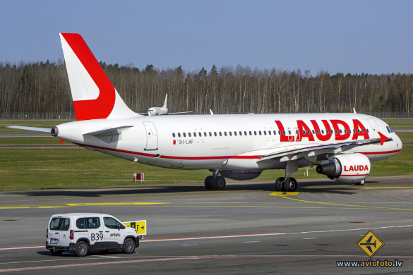 Airbus A320-214