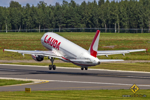 Airbus A320-214
