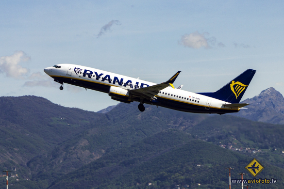 Boeing 737-8AS