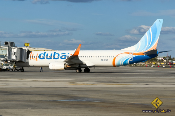 Boeing 737-8KN