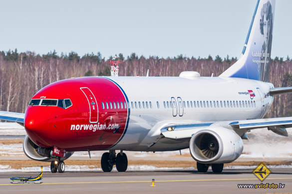 Boeing 737-8JP