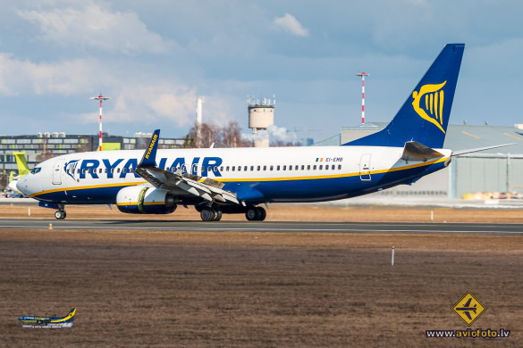 Boeing 737-8AS