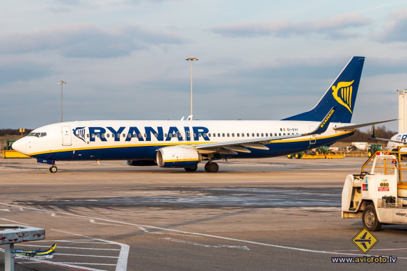 Boeing 737-8AS