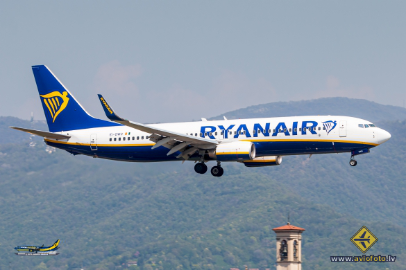 Boeing 737-8AS