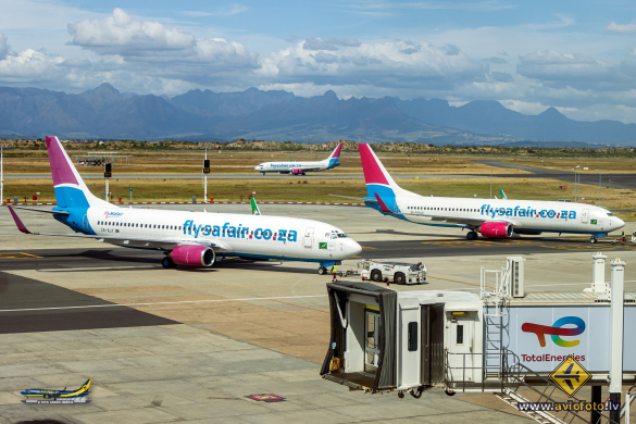 Boeing 737-844