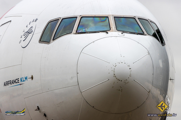 Boeing 777-328/ER