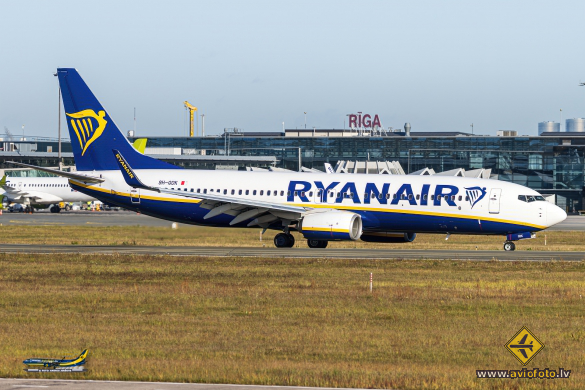 Boeing 737-8AS