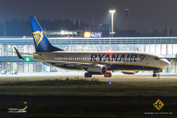 Boeing 737-8AS