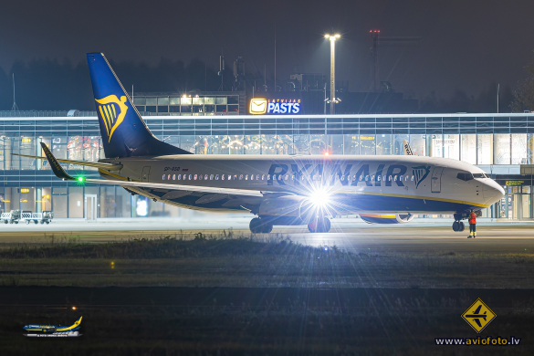 Boeing 737-8AS