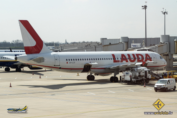 Airbus A320-214