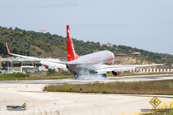 Boeing 737-85P