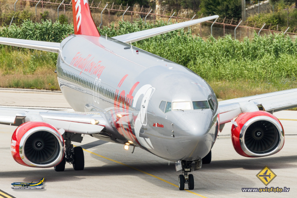 Boeing 737-85P