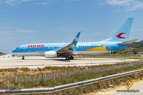 Boeing 737-86N