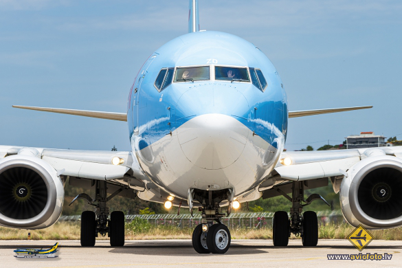 Boeing 737-8K5