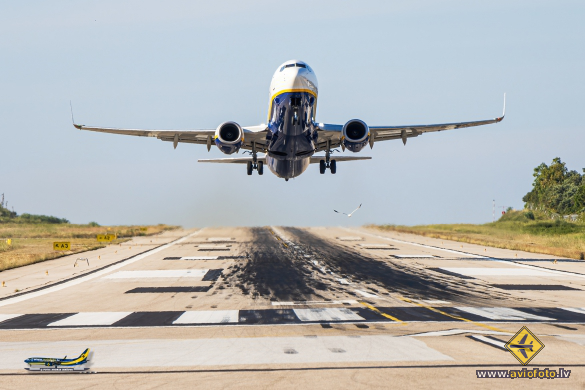 Boeing 737-8AS