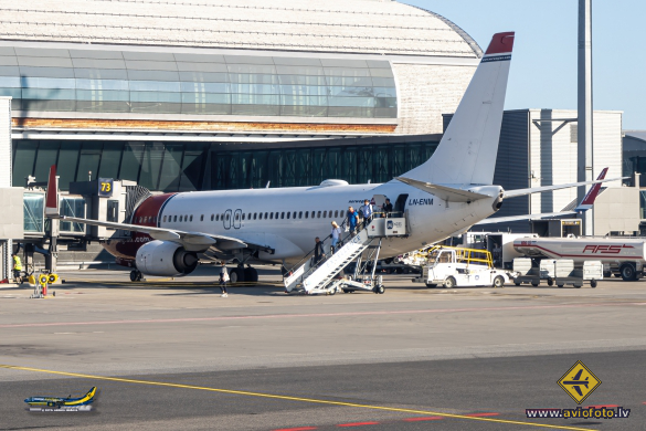 Boeing 737-8JP