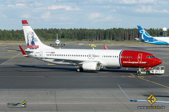 Boeing 737-86N