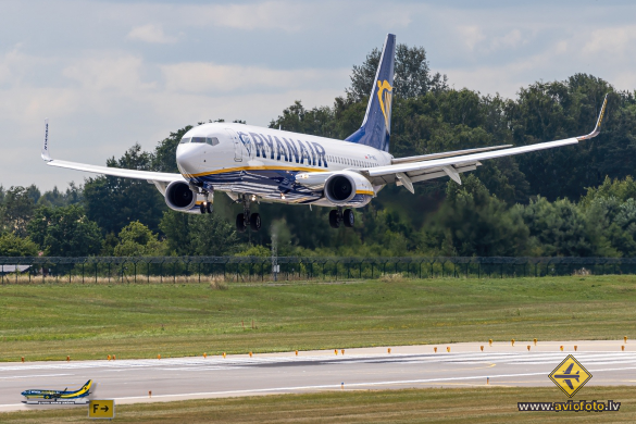 Boeing 737-8AS