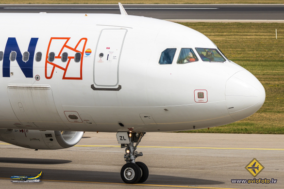 Airbus A320-214