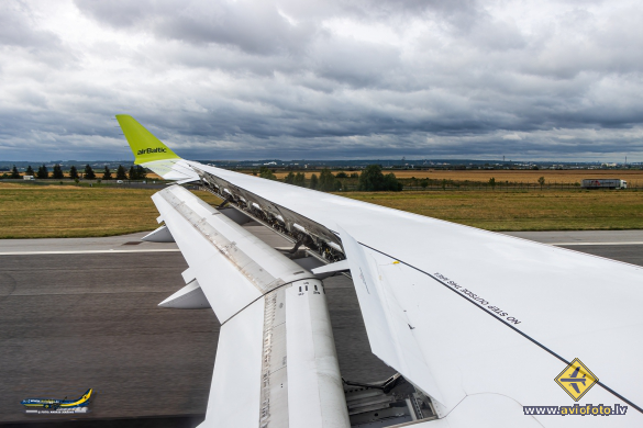 Bombardier CSeries CS300 (BD-500-1A11)