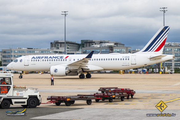 Airbus A220-300