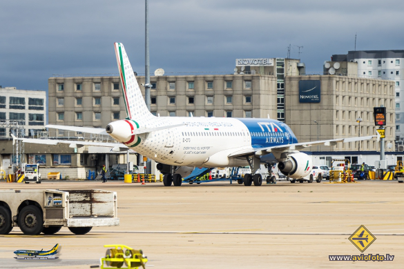 Airbus A320-216