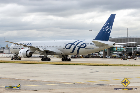 Boeing 777-328/ER