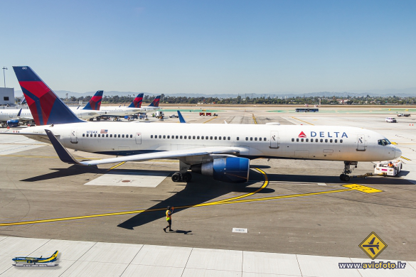 Boeing 757-2Q8