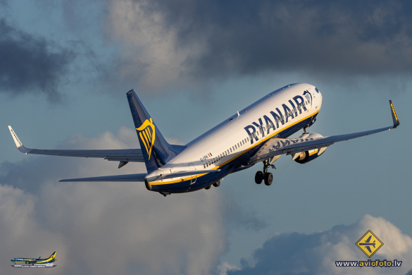Boeing 737-8AS