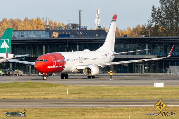 Boeing 737-8JP
