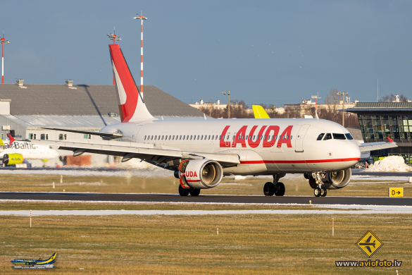Airbus A320-214