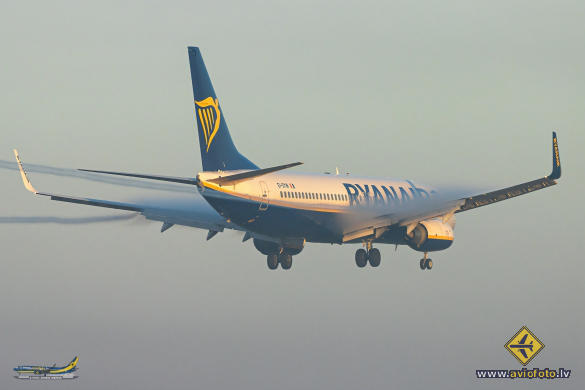 Boeing 737-8AS